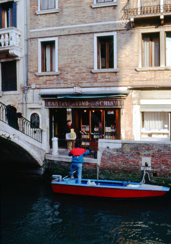 Devantures de commerce.