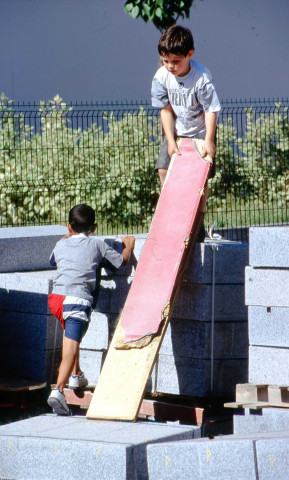 Scènes de vie (juin-juillet 2000, août 2001).