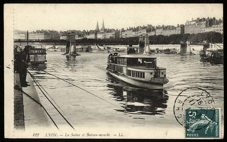 Lyon. La Saône et bateau-mouche.