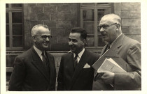 De gauche à droite : un homme non identifié, M. CAUSERET, Armand HAOUR.