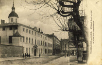 Villefranche-sur-Saône. L'hôpital fondé en 1666 et le rue de la Sous-Préfecture.