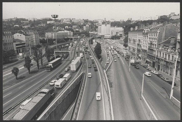 Centre d'échange autoroutier de Fourvière à Lyon.