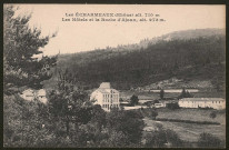 Les Echarmeaux. Les hôtels et la Roche d'Ajoux.