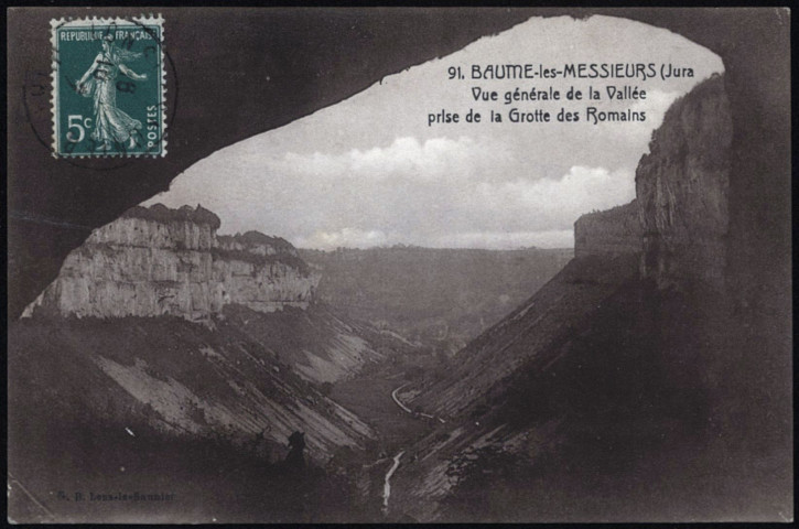 Vue générale de la vallée prise de la grotte des Romains.