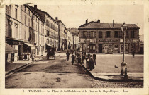 Tarare. La place de la Madeleine et la rue de la République.