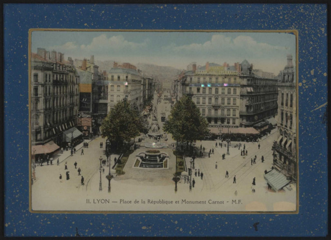 Lyon. Place de la République et monument Carnot.