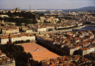 Lyon. La place Bellecour, la Saône et la colline de Fourvière.