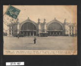 La gare (architecte : Laloux 1895-1898) et la place, vue du Nord-Ouest.