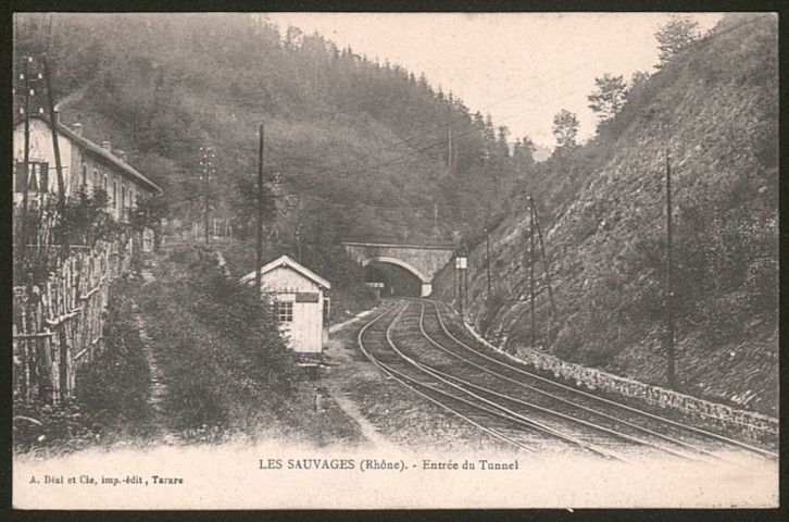 Les Sauvages. Entrée du tunnel.
