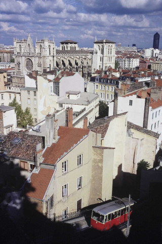 Images numériques (mars 1994, septembre 2002).