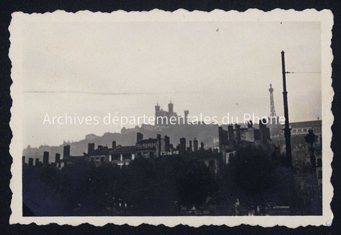 Colline de Fourvière, depuis le pont du Change.