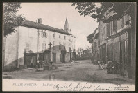 Villié-Morgon. La place.