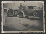 Véhicules tractés au garage.