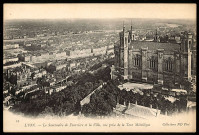 Lyon. Le sanctuaire de Fourvière et la ville, vue prise depuis la Tour métallique.