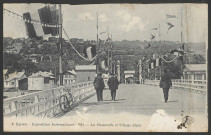 Lyon. Exposition Internationale 1914. La passerelle et village alpin.