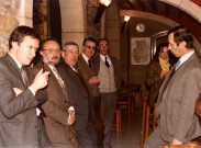 De gauche à droite : un homme non identifié, Lucien DURAND, un homme non identifié, Pierre MOUTIN, André POUTISSOU, une femme non identifiée, Michel BROSSET.