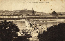 Lyon. Le pont de la Guillotière et l'Hôtel-Dieu.