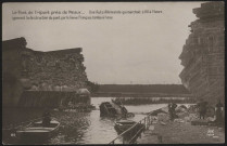 Le pont de Trilport près de Meaux. Une auto allemande qui marchait à 80 à l'heure, ignorant la destruction du pont par le Génie français, tomba à l'eau.