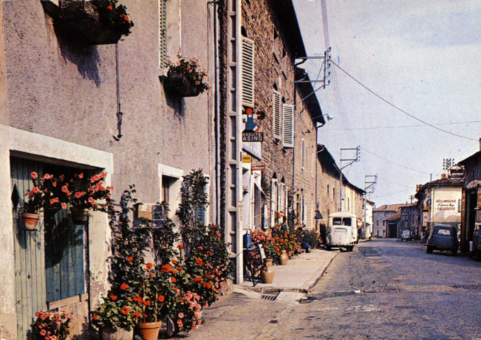 Duerne. La rue principale.