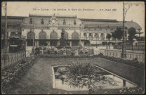 Lyon. Les jardins, la gare des Brotteaux.