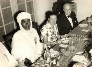 De gauche à droite : un membre de la délégation algérienne, une femme non identifiée, Florian BRUYAS.