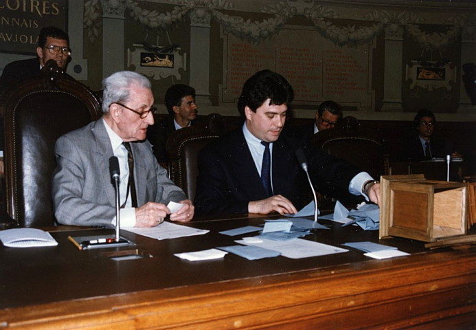 Premier plan, de gauche à droite : Frédéric DUGOUJON, Gilles LAVACHE.