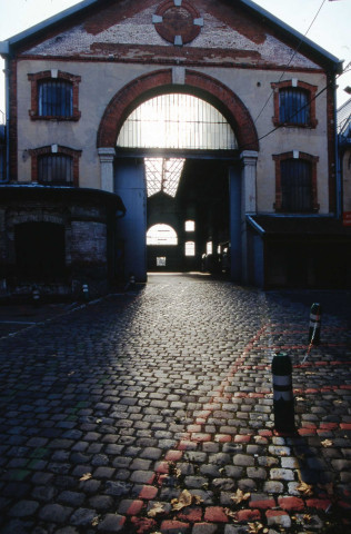 Gare de Perrache (septembre 2002) et dépôt TCL (octobre 2001).