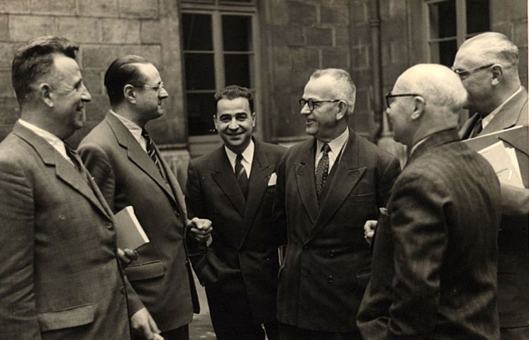 Prise de vue rapprochée, de gauche à droite : Jean CONDAMIN, Guy JARROSSON, M. CAUSERET,un homme non identifié, Philippe DANILO, Armand HAOUR.