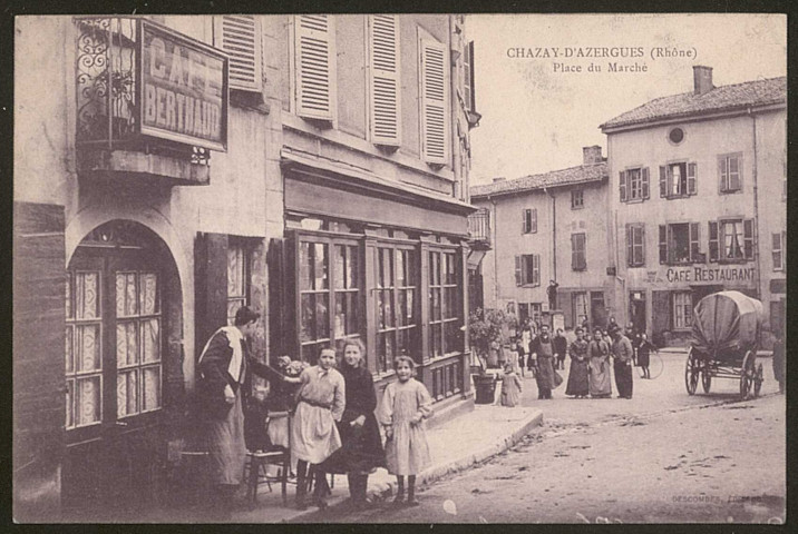 Chazay-d'Azergues. Place du marché.
