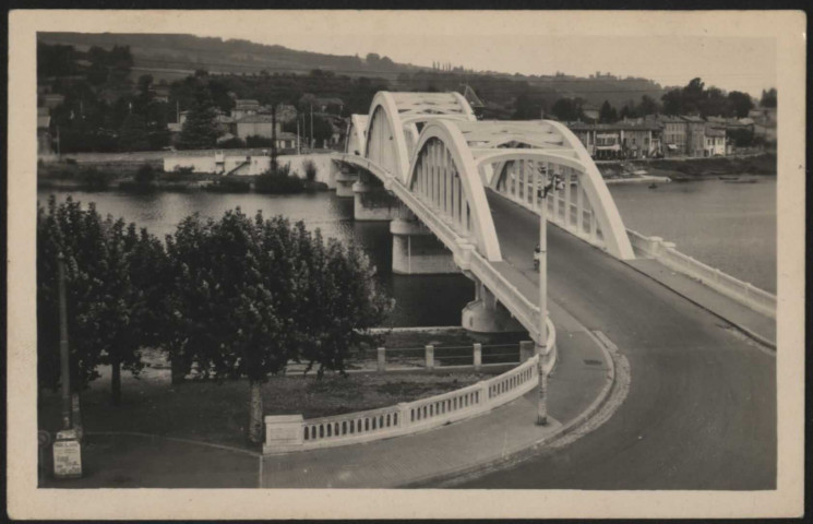 Neuville-sur-Saône. Le pont.