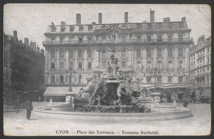 Lyon - Place des Terreaux - Fontaine Bartholdi.
