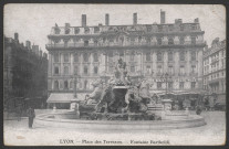 Lyon - Place des Terreaux - Fontaine Bartholdi.