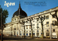 Lyon. Dôme et grande façade de l'Hôtel-Dieu, par Soufflot (XVIIIe siècle).