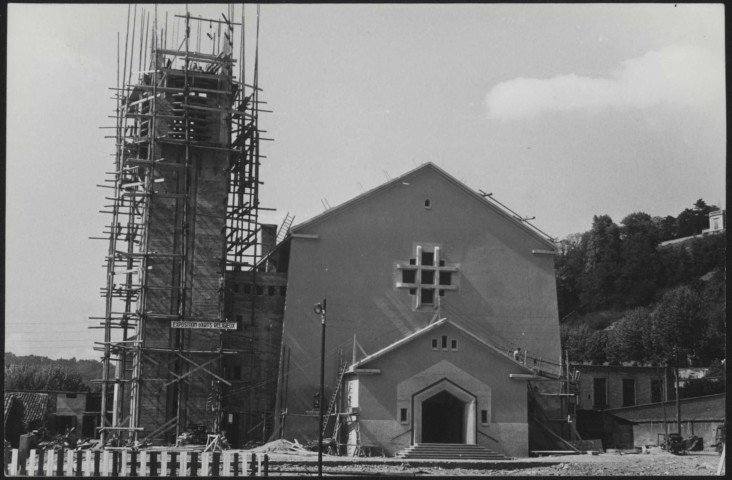 Construction du clocher.