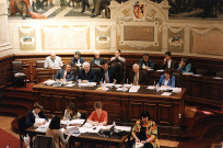 A la tribune, de gauche à droite : Jean-Luc DA PASSANO, René TREGOUËT, Michel MERCIER, Louis VÉRICEL, une femme non identifiée.