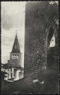 Saint-Martin-en-Haut. Le clocher de Rochefort et la grande porte du vieux château.