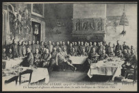 Un banquet d'officiers allemands dans la salle gothique de l'hôtel de ville de Douai.