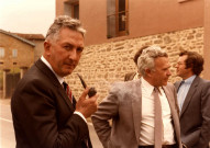 En extérieur, de gauche à droite : Michel LAMY, Albert ROLLET, un homme non identifié.