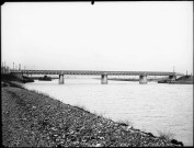 Canal de Jonage : pont de la sucrerie au 14K068, vue d'ensemble amont (mars 1908).