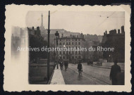 Vue de la rive droite.