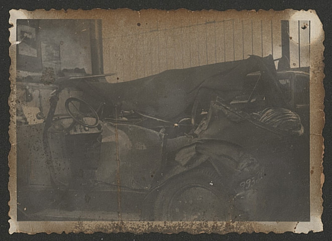 Véhicules vus de profil.