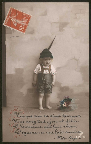 Garçonnet en costume bavarois.