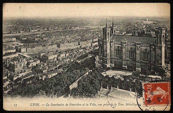 Lyon. Le sanctuaire de Fourvière et la ville, vue prise depuis la Tour métallique.