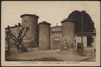 Lissieu. Les tours, vestiges du vieux château.