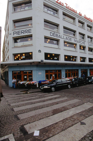 Devantures de commerce.