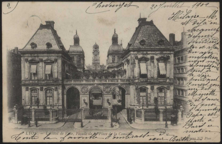 Lyon. L'Hôtel de ville, façade de la place de la Comédie.