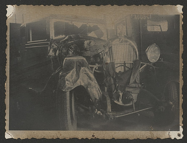 Véhicules vus de face.