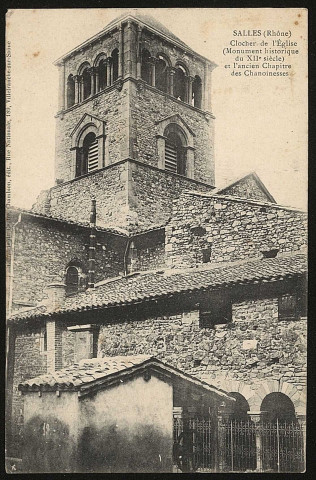 Salles. Clocher de l'église (monument historique du XIIe siècle) et l'ancien chapitre des chanoinesses.