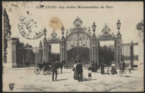 Lyon. Les grilles monumentales du parc.