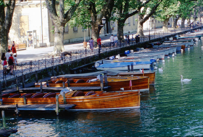 La ville et les canaux (août 1999, octobre 2001).